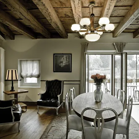 Ponte Pietra アパート *