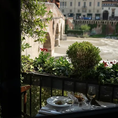 Ponte Pietra Panoramic Center View Daire Verona