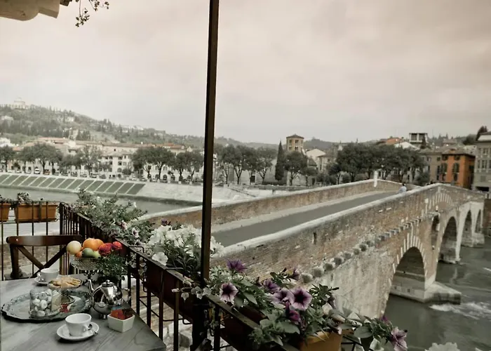Ponte Pietra Panoramic Center View דירה *